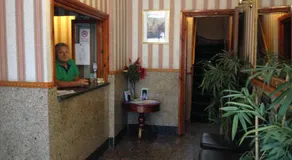 Seven Dials Hotel - Image 2