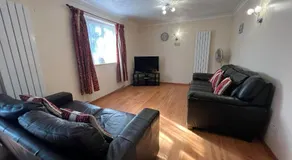 Spacious 4 bed Farnborough AirShow - Image 2