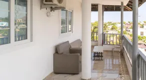 Golden Hotel - Image 5