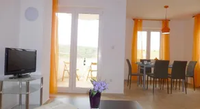 Apartments Kvesić - Image 2