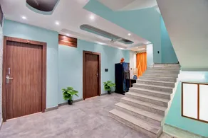 Hotel O Redwood Plaza - Image 4