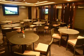 AVENUE PLAZA - Image 3