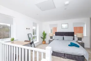 Copper Beech by Alt-Stay Contractor Accommodation - 2 Bed Contractor Home With Parking, Wi-Fi & Full Kitchen - Ideal For Long stays - Image 2