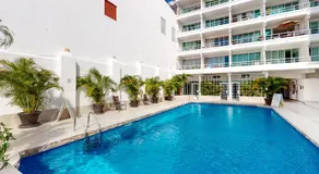 Modern & bright condo with ocean views & pool - walk to the beach - Image 2