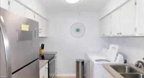 E10 comfortable and neat 2 bedroom 2 bath - Image 4