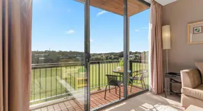 Moonah Links Apartments - Fairway Views, Golf, Hot Springs - Image 2