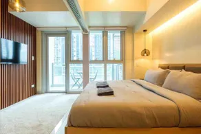 Uptown Parksuites Modern Room - Image 2