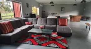 The Red Shed - Image 2