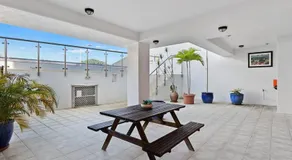 3 BEDROOM CBD WATERFRONT LUXURY APARTMENT - Image 5
