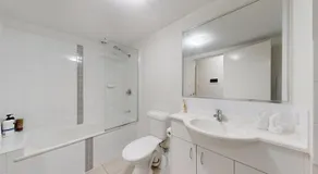 Modern 2BR Mango Hill Stay Close to Shops & Rail - Image 2