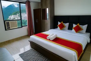 Hotel The Elegance - Image 2