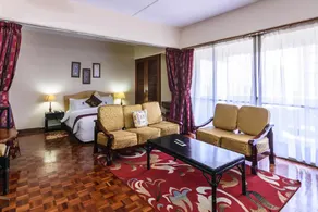 Chester Hotel - Image 2