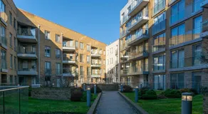 MySquare Two Bedroom Apartments in Limehouse - Image 4