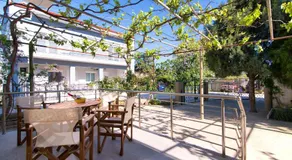 Studios Garden - Image 2