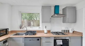 3BR Family House with Free Parking in West Lothian - Image 3