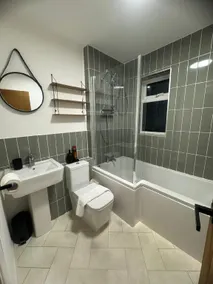 Moderne-Maison-Salle de bain privée-Vue sur Jardin - Image 5