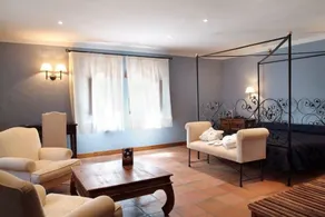 La Figuerola Hotel & Restaurant - Image 2