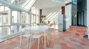 Tolstov Apartments - City Apartments with 2 , 3 and 6 Rooms - 15 Min to Messe DUS and Old Town DUS - Image 3