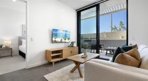 Ground Floor Apartment with Private Courtyard - Image 2