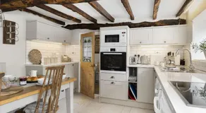 Corner Cottage - Image 4