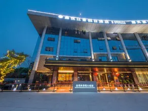 Shehong Xinyue Riverside Holiday Hotel - Image 5