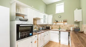 20 Hazelnut Grove Spacious Contemporary 2-Bed House in York - Pass the Keys - Image 3