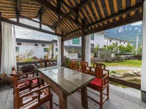 Fanjing Mountain Four Courtyard Homestay - Image 4