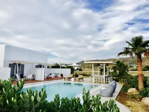 Queen Elegant Suites - Image 1