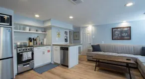 Luxury 2 bedroom apartment w/ free parking - Image 3