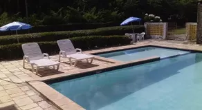 FLAT no Forte a 50 metro da praia, com 60 m2, 2 quartos com ar condicionado, cozinha completa, acomoda 8 pessoas, piscinas, área de lazer, WIFI, estacionamento, zelador, ambiente familiar. - Image 3