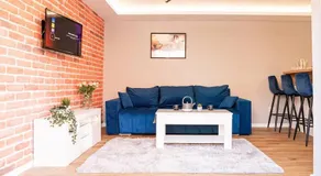 Modern 2BR House & Private Parking & Kid-friendly - Image 2