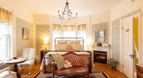 Aurora Staples Inn - Image 2