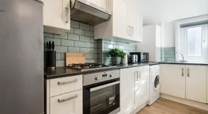London Paddington Station Apartments - Image 4