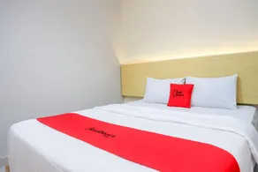 RedDoorz near Stasiun Batang - Image 2