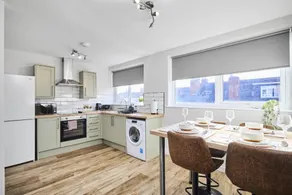 Estcourt Avenue Apartments - Image 5