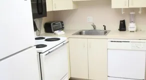 Canada House Pompano Beach - Image 4