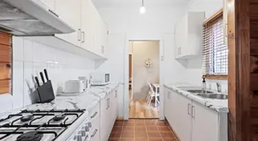 Boutique Single Room - Centrally Located at Granville - Shared Bathroom - Image 3