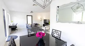 Centrally Located Modern 2bdr Home w Fast WiFi & Parking - Image 3
