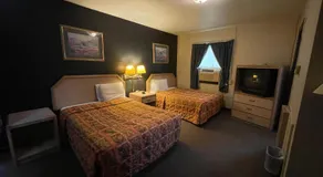 Twin Pine Motel - Image 3