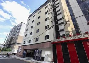 Brown-Dot Hotel Geomdan - Image 4