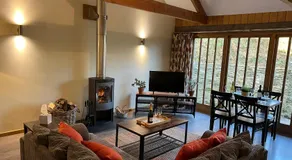 Charming Countryside Cottage - Image 2