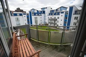Comfortable Swindon Town Centre Apartments, FREE Parking, sleeps up to 8 - Image 5