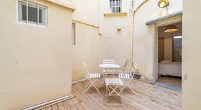 Un pied à terre avec terrasse à la Cathédrale - Une Nuit à Nîmes - Image 3