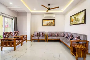 Home away from Home: Traveling as Family +pvt POOL - Image 5