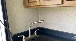 Cozy Camper with Private Entrance - Free Parking - Image 3