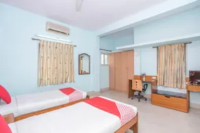 OYO Hotel Red Carpet Residence Near Lalbagh Botanical Garden - Image 2