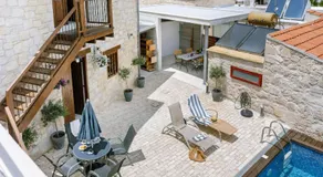 Stonehouse with private swimming pool - Image 4