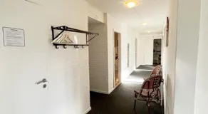 Central Large Double Room with free parking - Image 4