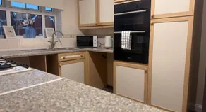 Ivy House - 3-Bed, Sleeps 4, Parking, WiFi, Contractors - Image 4