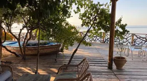 House with balcony on the sea - Image 2